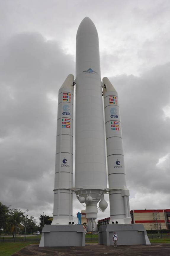 Réplica do foguete Ariane V, no Centro Espacial em Kourou - Guiana  Francesa